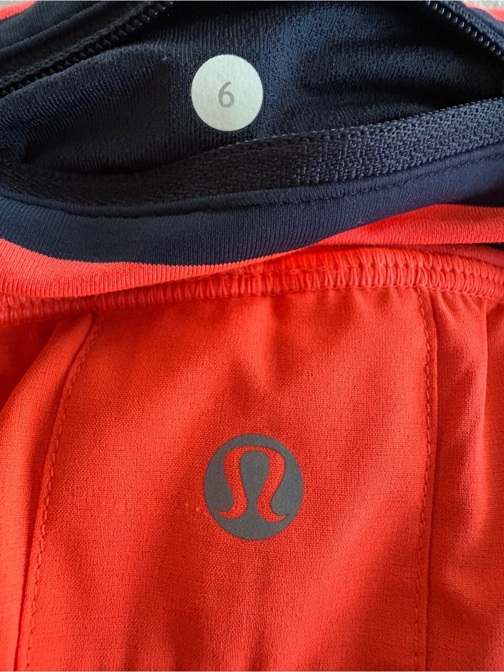 Lululemon pace setter EUC size 6 - Picture 3 of 4